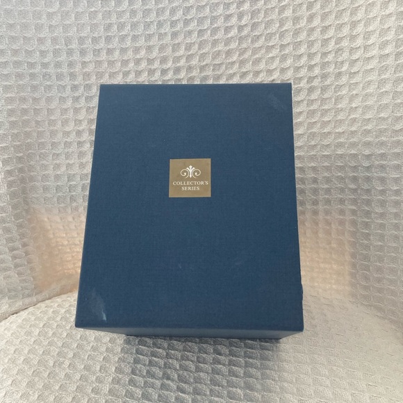 Collectors Series Oversized Red Christmas Ball Ornament With Gold Trim ONS - Picture 3 of 5